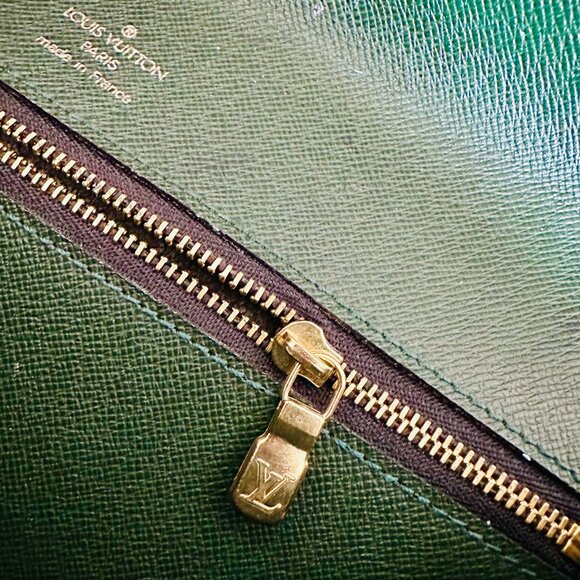 LOUIS VUITTON GREEN EPI LEATHER POCHETTE SELLIER DRAGONNE CLUTCH WRISTLET - Picture 15 of 16